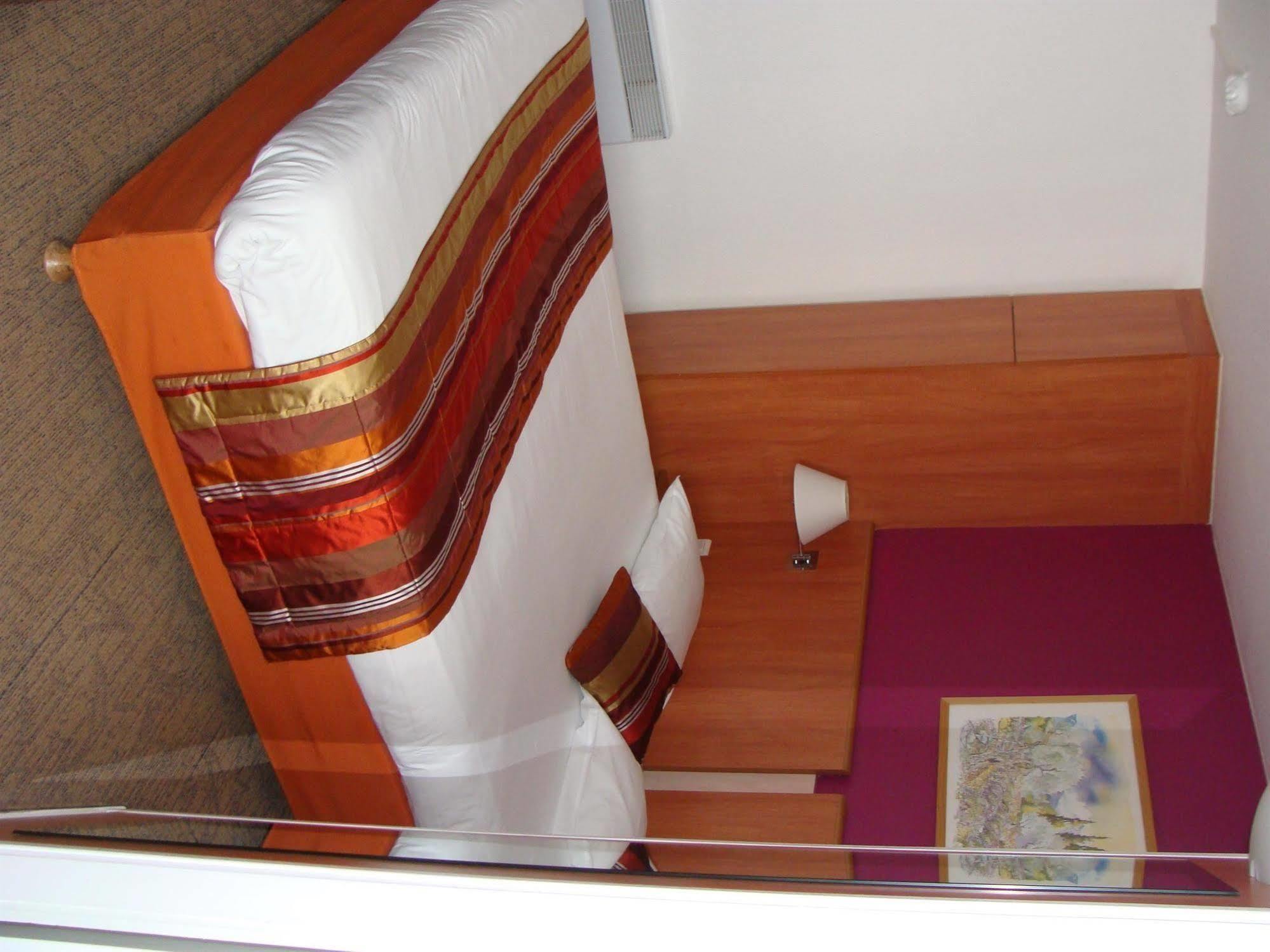 Kyriad Paris Sud Les Ulis Courtaboeuf Экстерьер фото